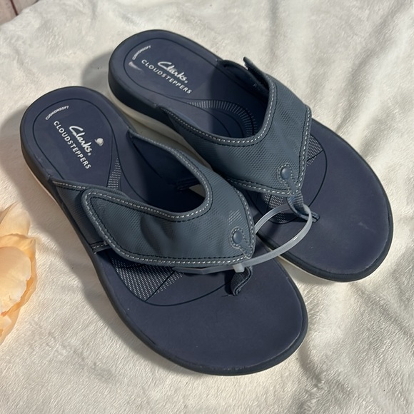 EUC Clarks Cloudsteppers Glide Post Sandals - Picture 8 of 10